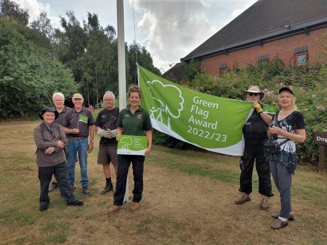 Park Ranger Eleanor Pratt and volunteers with the Green Flag at Brocks Hill Country Park